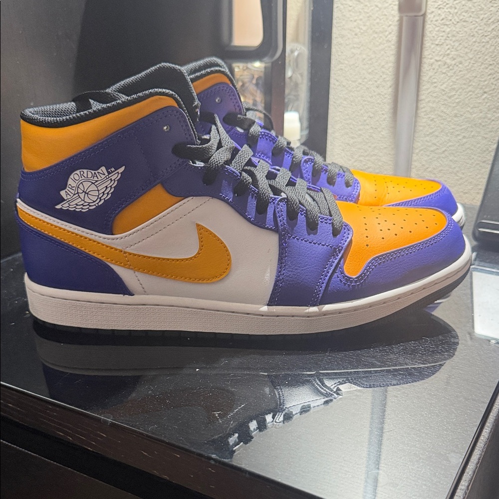 Nike Air Jordan 1 Mid Lakers Purple University Gold Retro DQ8426-517 Mens New - Picture 2 of 8